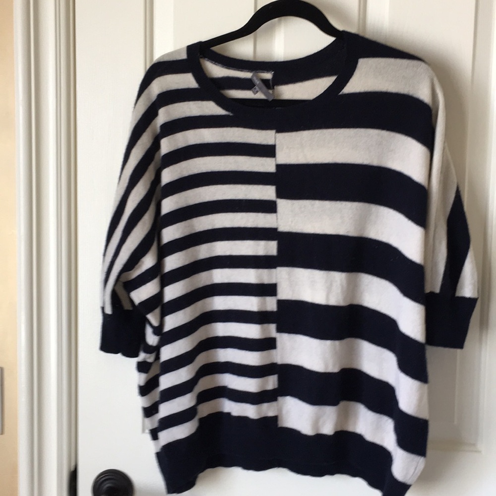 💯VINCE SWEATER SIZE SMALL